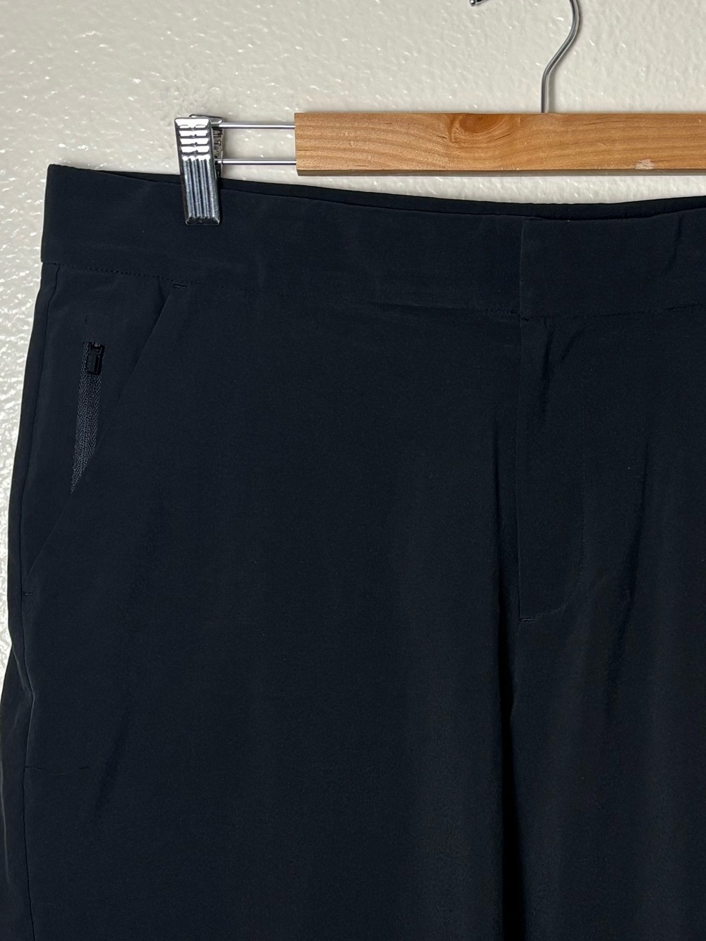 Athleta Tribeca 7" Bermuda Short Black
Women's Size 14 - Picture 11 of 16